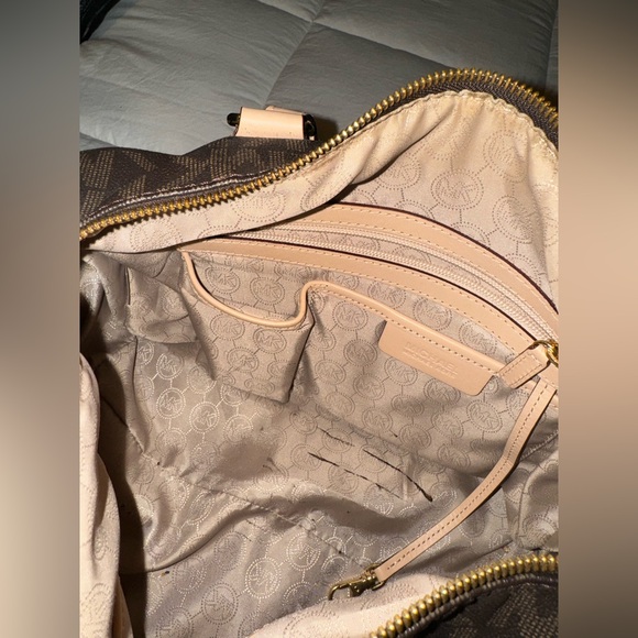 MICHAEL KORS BROWN GRAYSON SIGNATURE LOGO BAG WITH GOLD HARDWARE - Picture 5 of 6